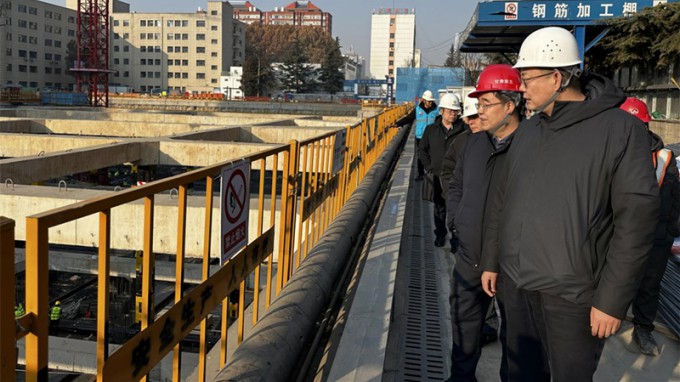 陳一夫到項(xiàng)目現(xiàn)場(chǎng)督導(dǎo)安全生產(chǎn)工作 慰問一線職工